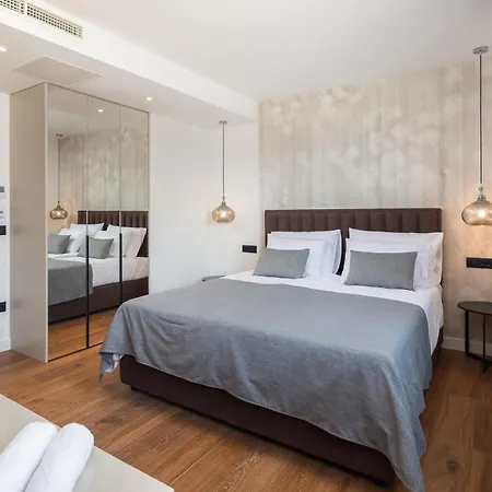 Rossa Zadarvillas *