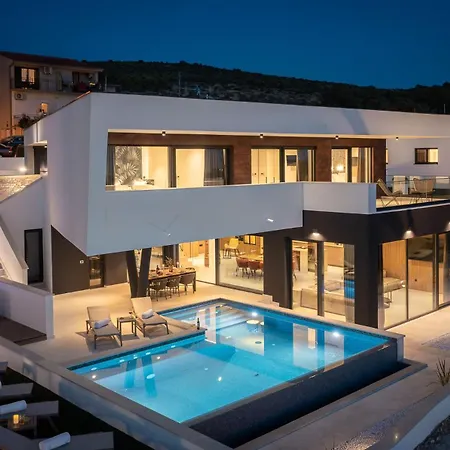 Rossa Zadarvillas *